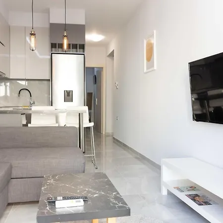Luxury In Centre דירה *